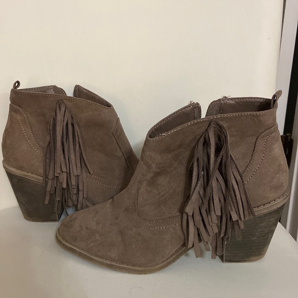 Women’s heeled ankle booties, size 11. Grey